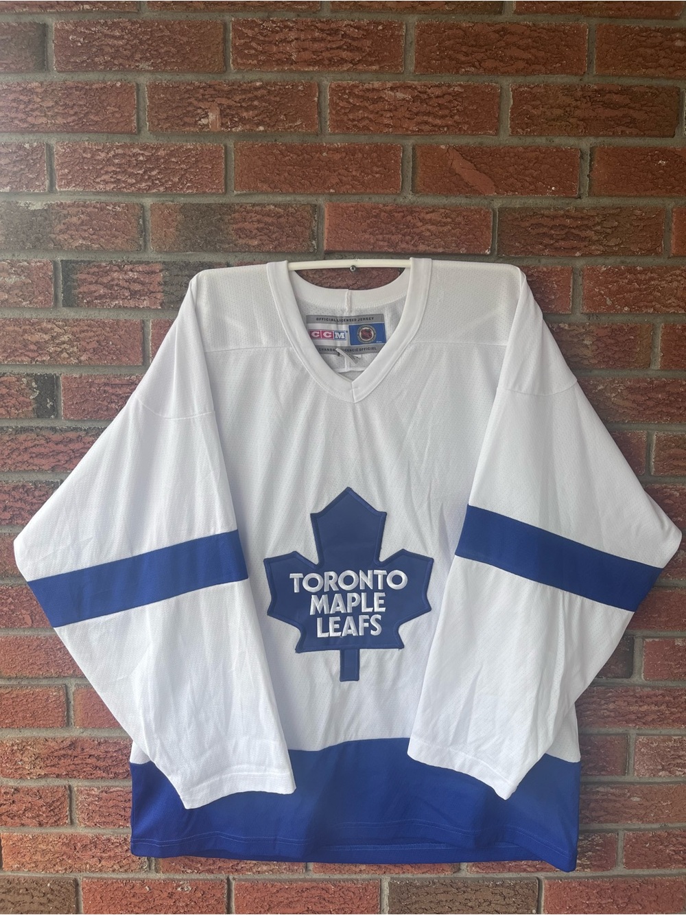 CCM Toronto Maple Leafs Men’s Hockey Jersey Sz large